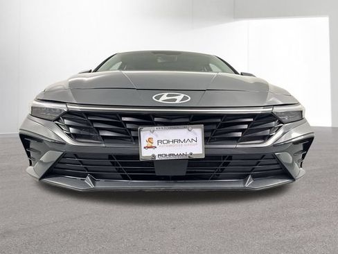 Used 2025 Hyundai Elantra SEL FWD image 26