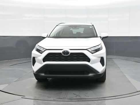 Used 2025 Toyota RAV4 XLE image 2