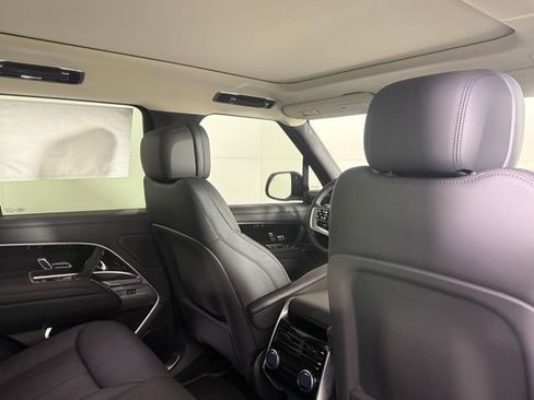 New 2025 Land Rover Range Rover SE image 28