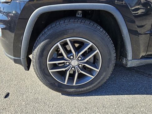 Used 2018 Jeep Grand Cherokee Limited image 9