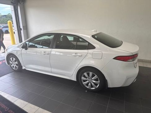 Used 2022 Toyota Corolla LE FWD image 5