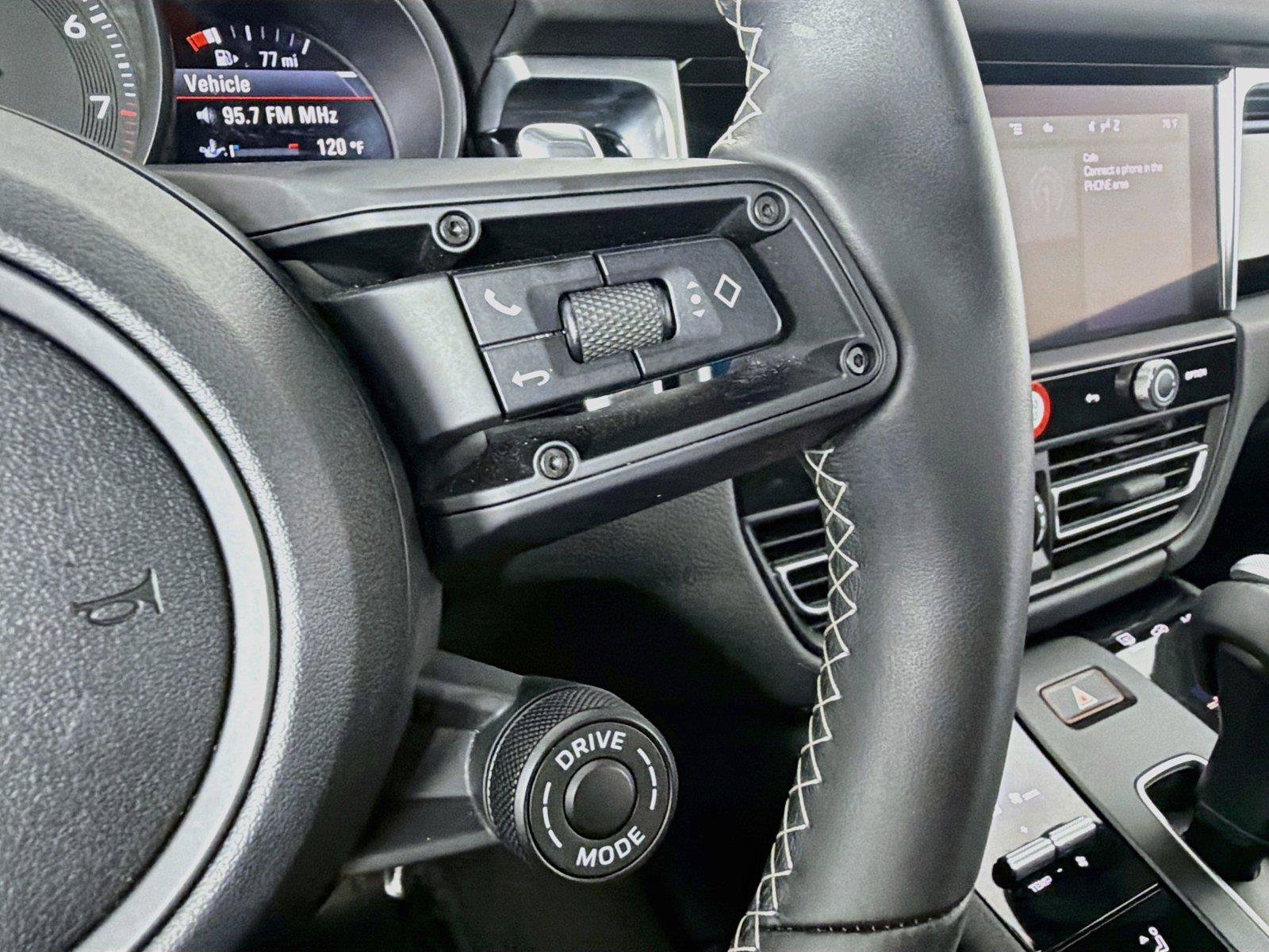 Certified 2024 Porsche Macan AWD/4WD image 13