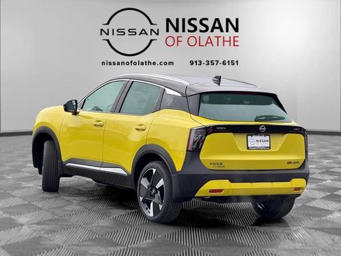 Certified 2025 Nissan Kicks SR image 3