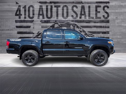 Used 2016 Toyota Tacoma TRD Sport AWD/4WD image 2