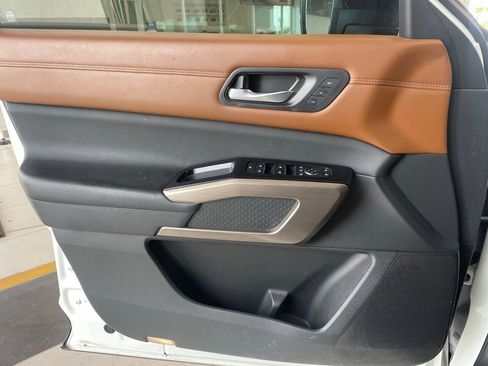 Certified 2022 Nissan Pathfinder Platinum w/ Cargo Package FWD image 9
