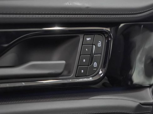 Certified 2025 Porsche Panamera 4 AWD/4WD image 36