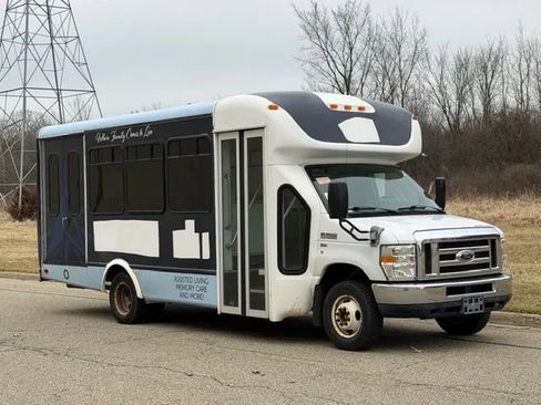 Used 2013 Ford E-350 and Econoline 350 Super Duty w/ Shuttle Bus Prep Pkg RWD image 2