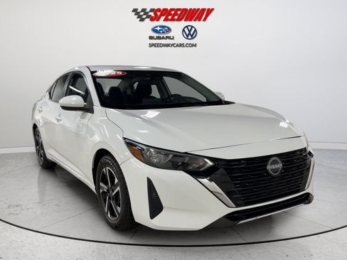 Used 2025 Nissan Sentra SV FWD image 2