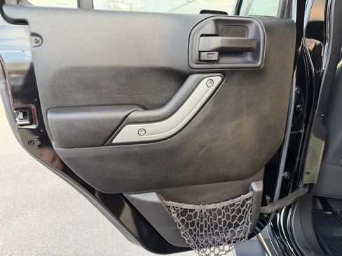 Used 2017 Jeep Wrangler Unlimited Sahara image 14