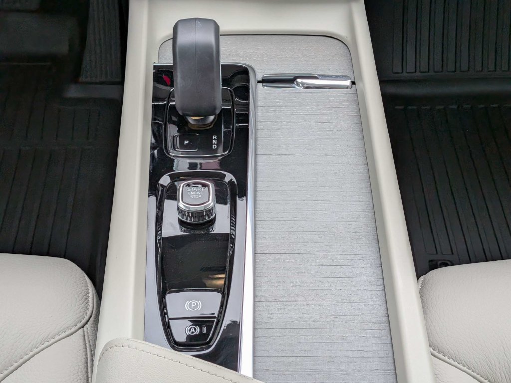 Certified 2025 Volvo XC60 B5 Plus w/ Protection Package Premier AWD/4WD image 23