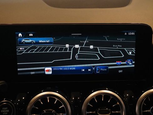 Used 2025 Mercedes-Benz GLA 250 4MATIC image 23