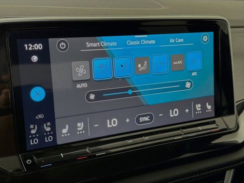 Used 2025 Volkswagen Atlas Cross Sport SE image 19