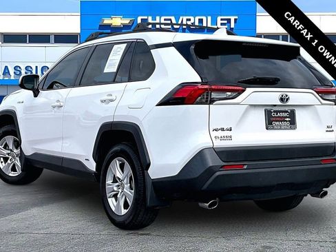 Used 2021 Toyota RAV4 XLE w/ Convenience Package AWD/4WD image 4