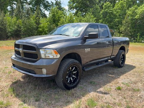 Used 2019 RAM 1500 Express RWD image 2