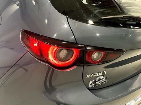 Used 2024 MAZDA MAZDA3 s image 22