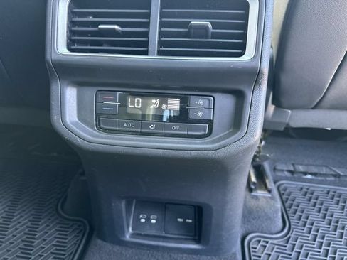 Used 2024 Volkswagen Atlas SE w/ Panoramic Sunroof Package AWD/4WD image 31