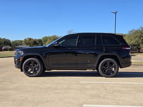 New 2025 Jeep Grand Cherokee Limited w/ Black Appearance Package image 3