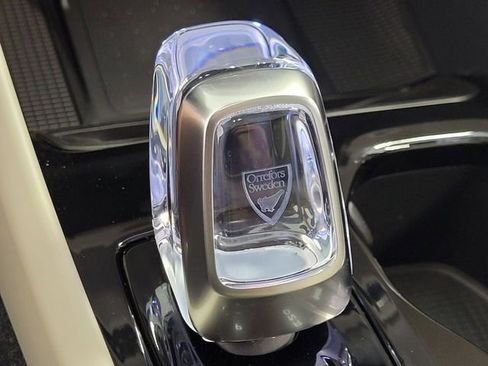 Certified 2026 Volvo XC40 B5 Plus w/ Protection Package Premier image 23