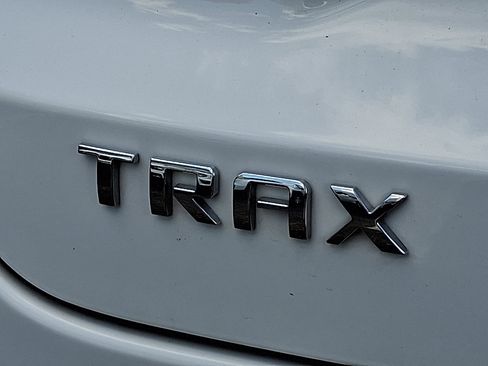 Used 2025 Chevrolet Trax LT FWD image 30