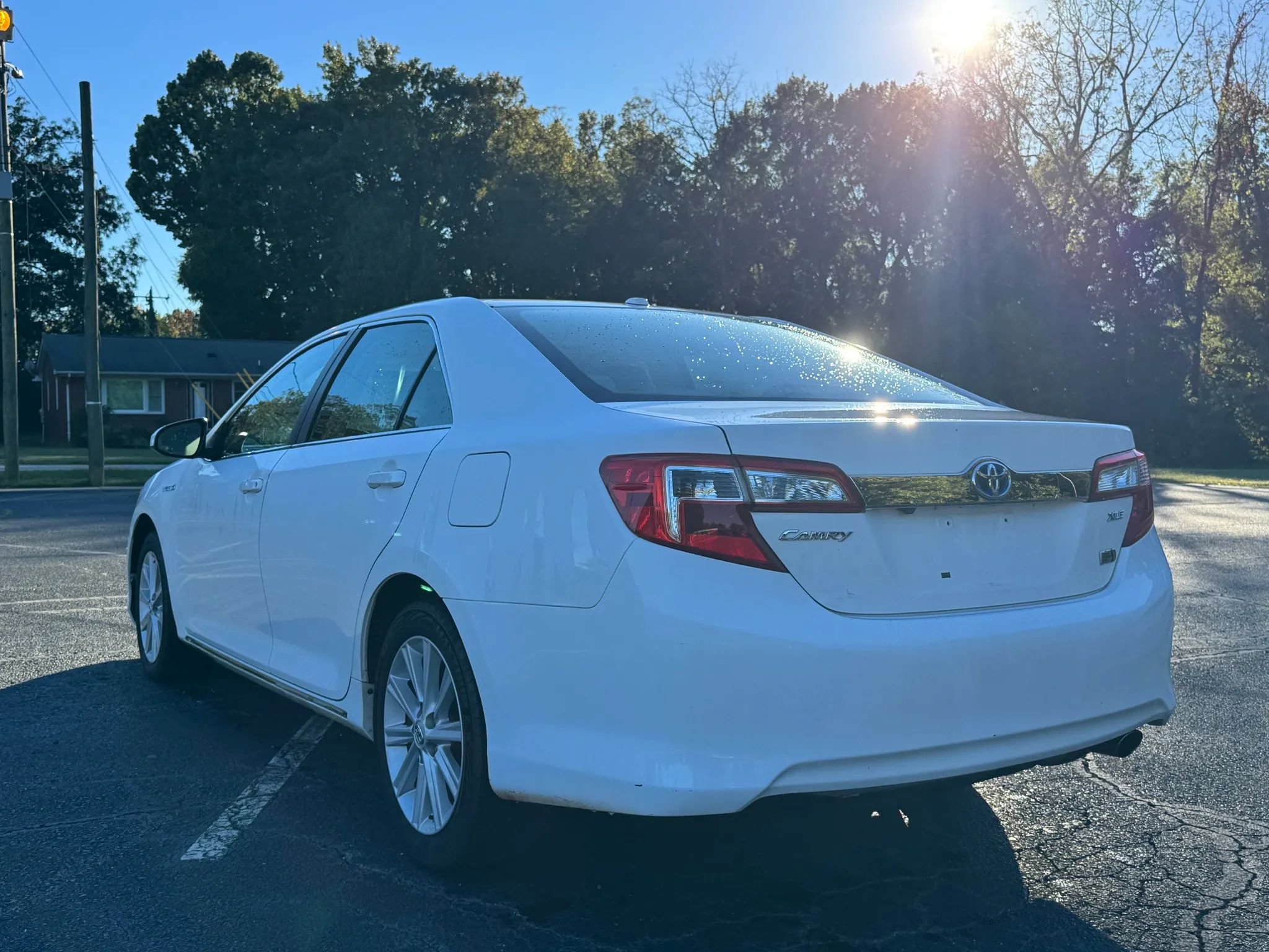 Used 2014 Toyota Camry XLE w/ Leather Package FWD image 4