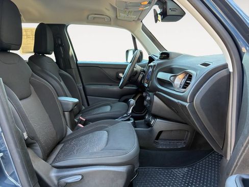 Used 2023 Jeep Renegade Latitude AWD/4WD image 15