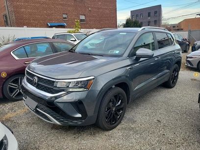 Certified 2023 Volkswagen Taos SE w/ Black Wheel Package