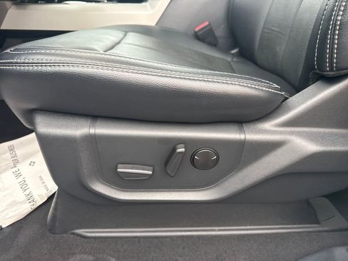 Used 2022 Ford F350 Lariat w/ Black Appearance Package image 36