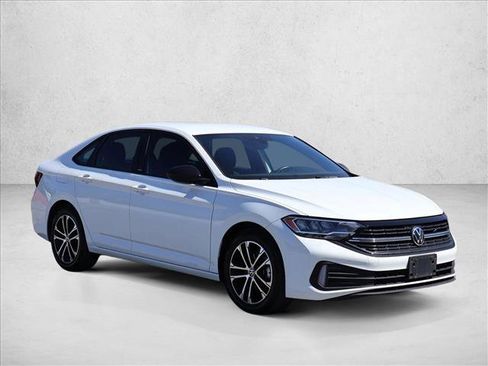 Used 2024 Volkswagen Jetta Sport FWD image 3