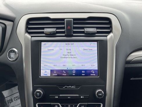 Used 2020 Ford Fusion SE FWD image 17
