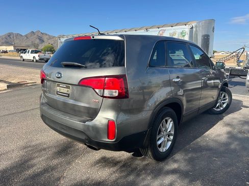 Used 2015 Kia Sorento LX image 5