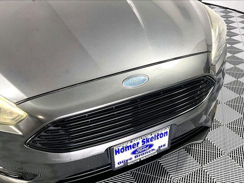 Used 2018 Ford Focus SE w/ SE Appearance Package FWD image 29