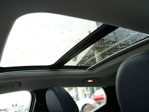 Used 2022 Chevrolet Bolt EUV Premier w/ Launch Edition image 21