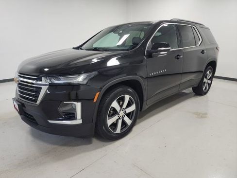 Used 2023 Chevrolet Traverse LT w/ LT Premium Package AWD/4WD image 9