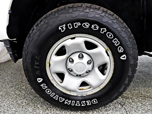 Used 2020 Toyota Tacoma SR image 17