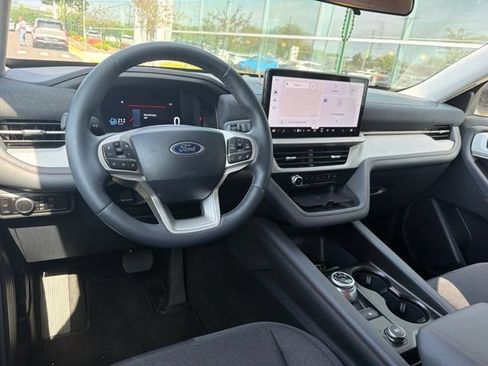 Used 2026 Ford Explorer Active AWD/4WD image 19
