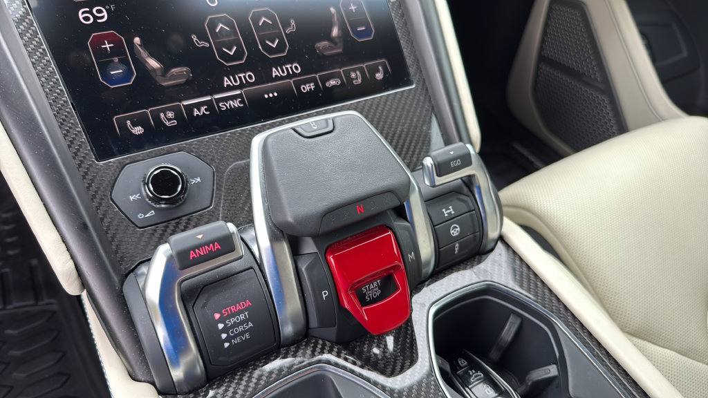Used 2024 Lamborghini Urus S AWD/4WD image 42