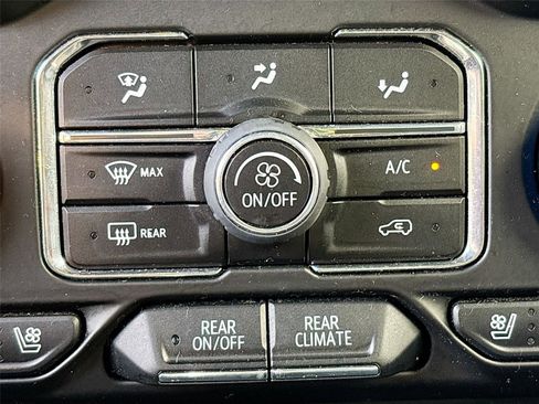 Used 2023 Chevrolet Suburban Premier image 16