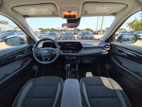 Used 2025 Chevrolet TrailBlazer LT AWD/4WD image 25