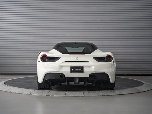 Used 2018 Ferrari 488 GTB RWD image 4