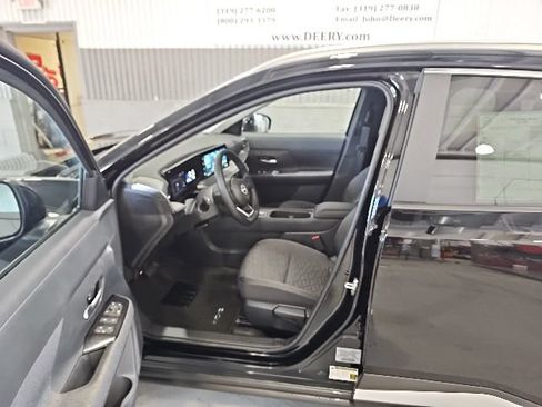 New 2026 Nissan Kicks SV w/ SV Premium Package AWD/4WD image 9