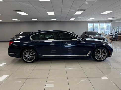 Used 2016 BMW 740i image 7