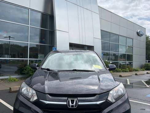 Used 2017 Honda HR-V LX image 2