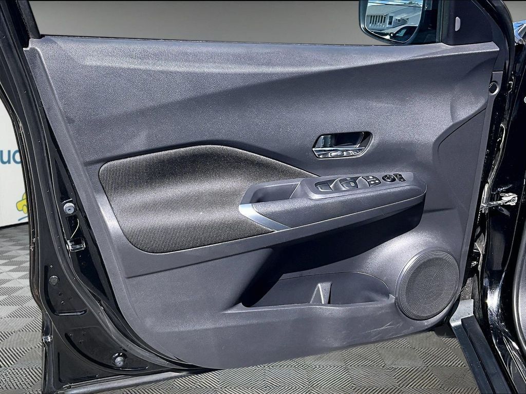Used 2021 Nissan Kicks SV FWD image 9