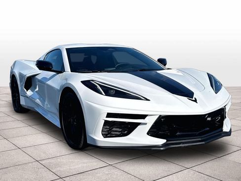 Used 2024 Chevrolet Corvette Stingray Preferred Cpe RWD image 3