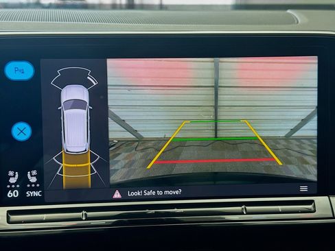 Used 2024 Volkswagen Atlas SE image 19