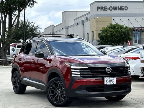 Used 2025 Nissan Kicks SR FWD image 2