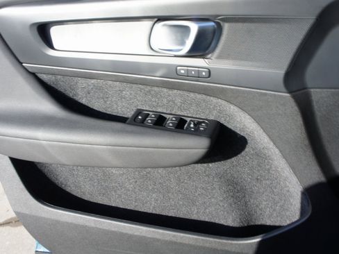 Certified 2025 Volvo XC40 B5 Plus image 24