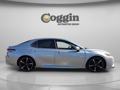 Used 2018 Toyota Camry XSE image 6