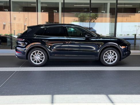 Certified 2025 Porsche Cayenne AWD/4WD image 7