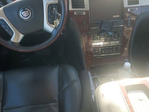 Used 2013 Cadillac Escalade Luxury image 10